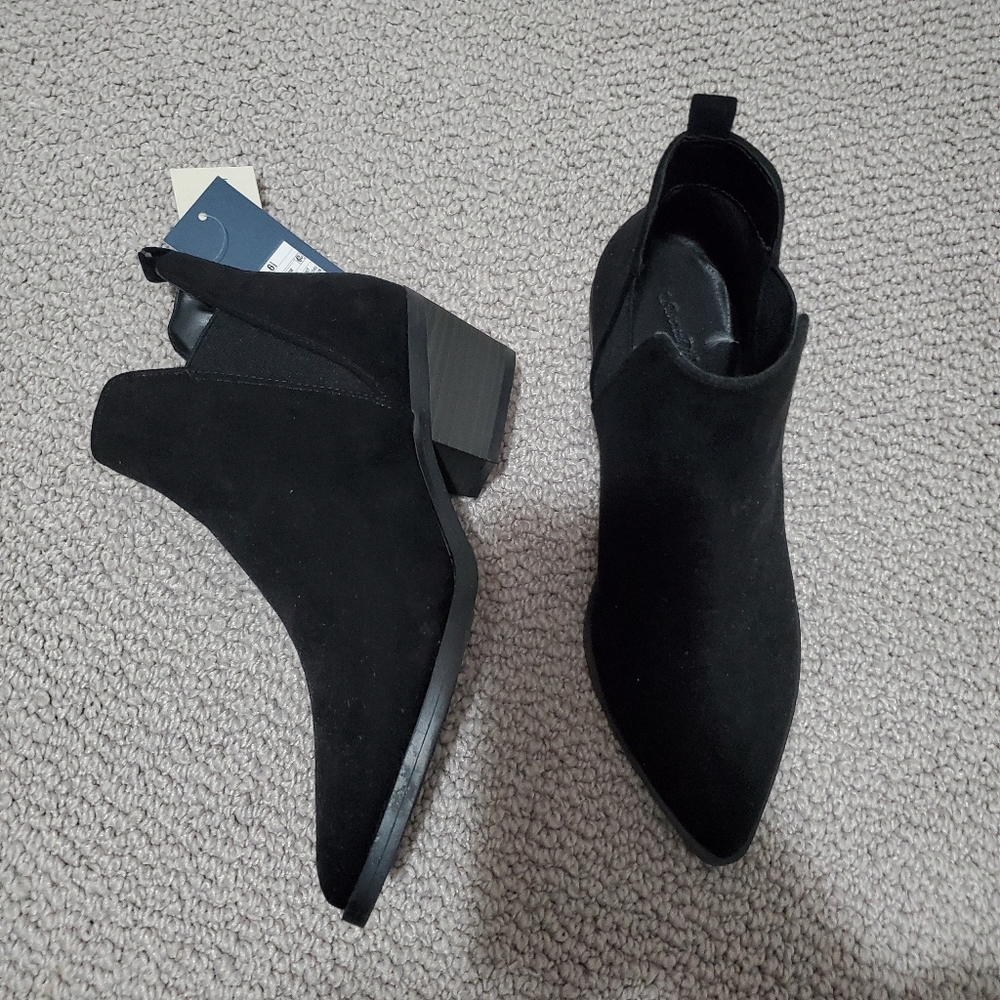 Black pointed toe booties